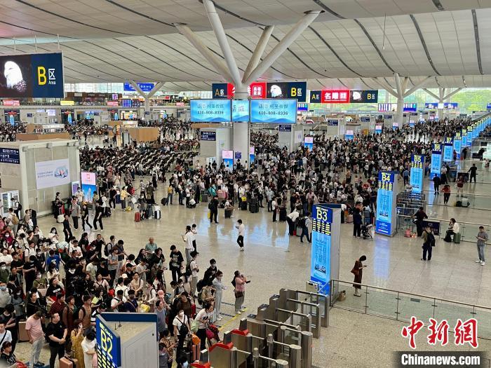 五一假期人员流动增加，新冠疫情趋势如何？专家这样说