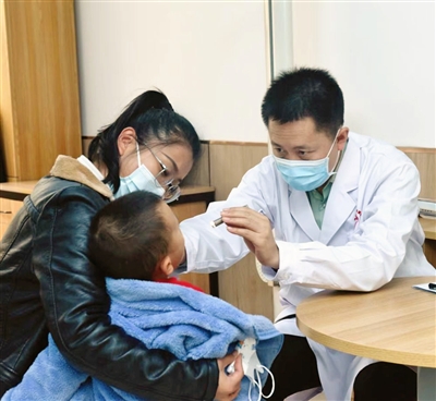 11月卫健委发布会：近期我国新冠病毒感染疫情呈波动下降趋势